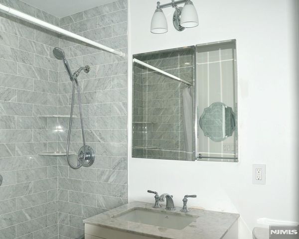 2200 N Central Road 5-W, Fort Lee, NJ 07024