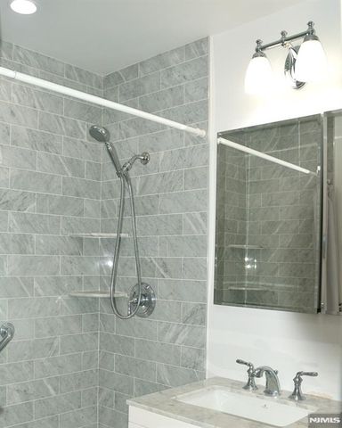2200 N Central Road 5-W, Fort Lee, NJ 07024
