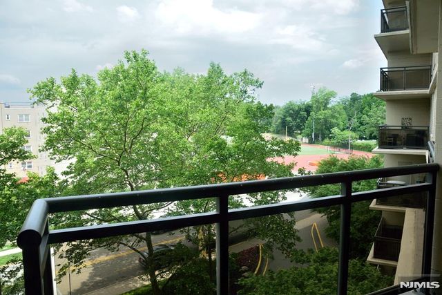 2200 N Central Road 5-W, Fort Lee, NJ 07024