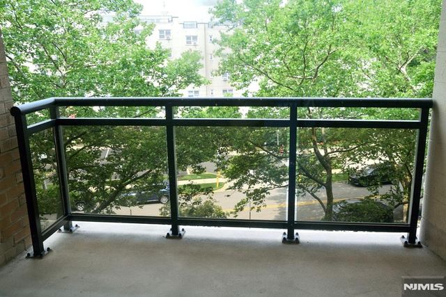 2200 N Central Road 5-W, Fort Lee, NJ 07024