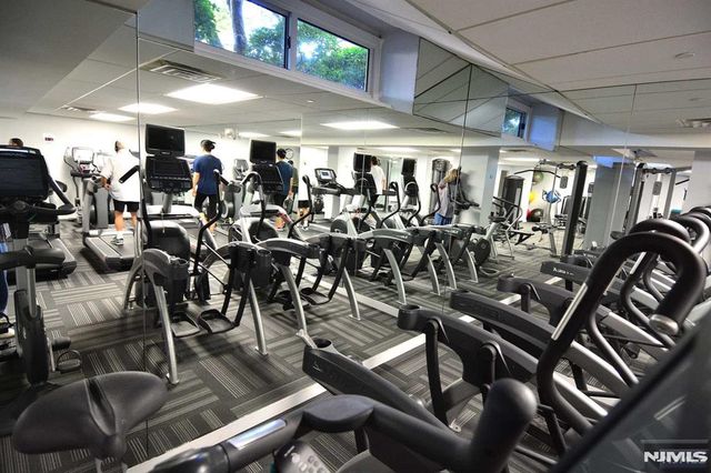 2200 N Central Road 5-W, Fort Lee, NJ 07024