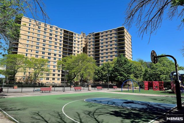 2200 N Central Road 5-W, Fort Lee, NJ 07024