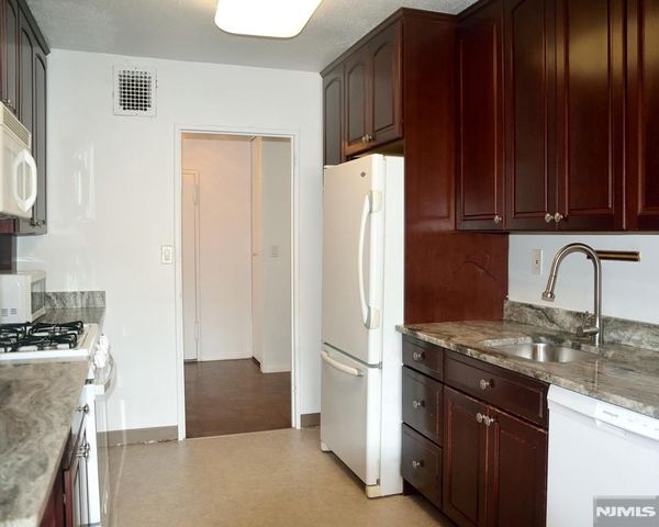 2200 N Central Road 5-W, Fort Lee, NJ 07024