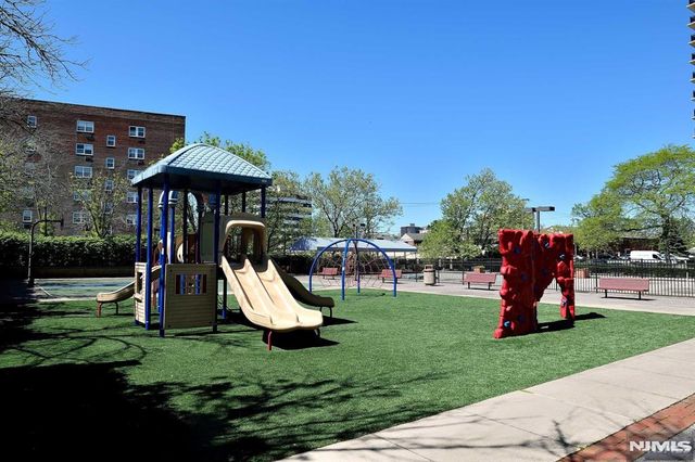 2200 N Central Road 5-W, Fort Lee, NJ 07024