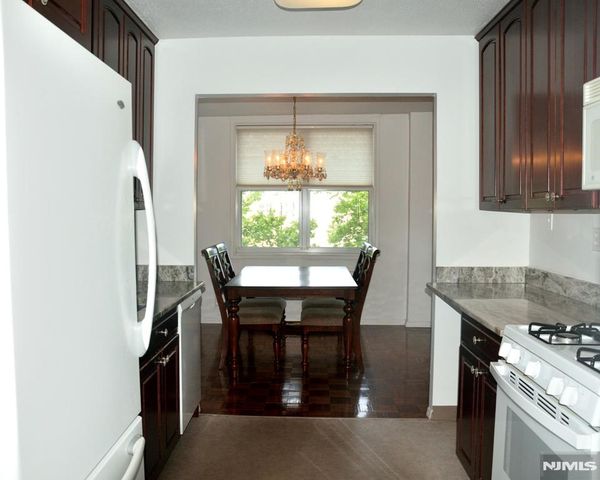 2200 N Central Road 5-W, Fort Lee, NJ 07024