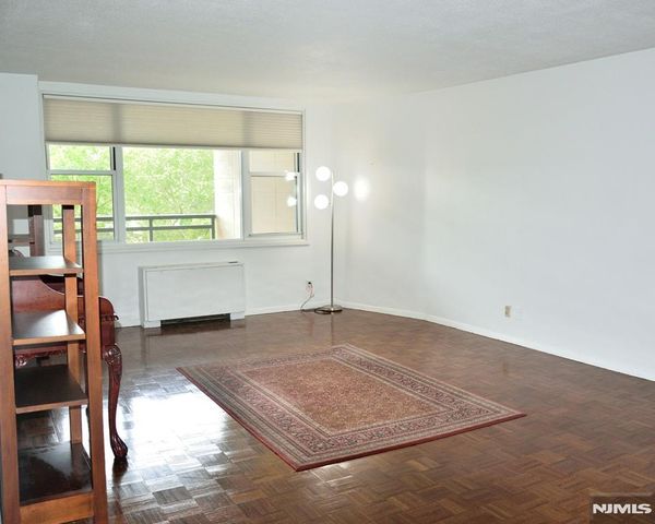2200 N Central Road 5-W, Fort Lee, NJ 07024
