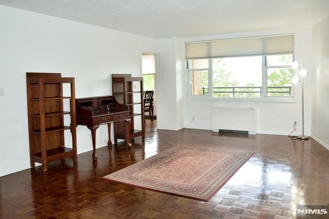 2200 N Central Road 5-W, Fort Lee, NJ 07024