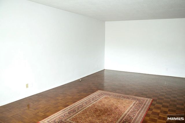 2200 N Central Road 5-W, Fort Lee, NJ 07024
