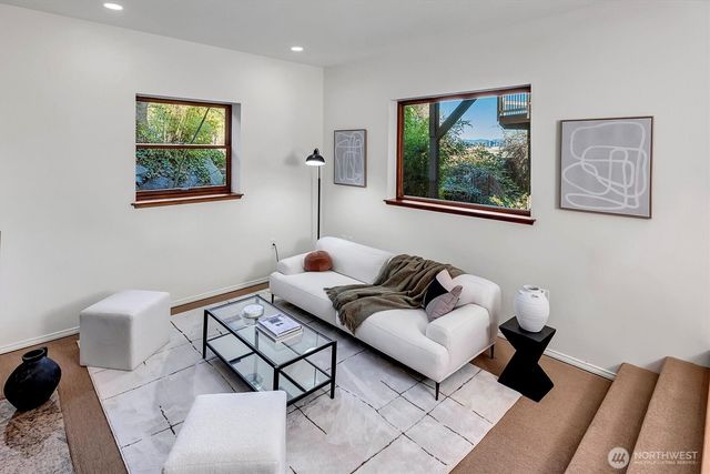 1502 35th Avenue S, Seattle, WA 98144