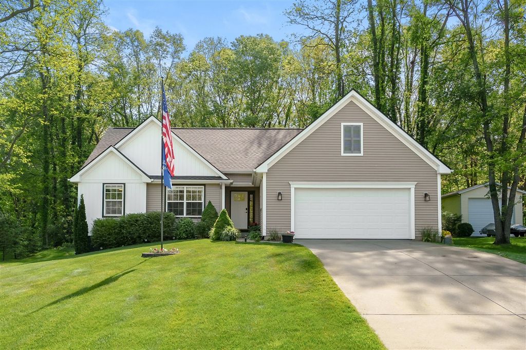 25015 Silver Oaks Boulevard, Mattawan, MI 49071