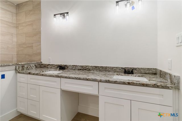 12 Meadow Oak Court, Wimberley, TX 78676