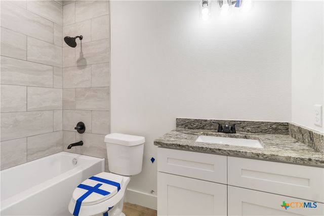 12 Meadow Oak Court, Wimberley, TX 78676