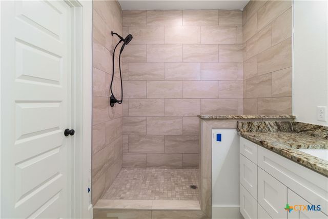 12 Meadow Oak Court, Wimberley, TX 78676