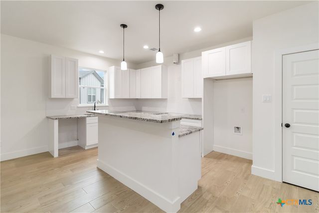 12 Meadow Oak Court, Wimberley, TX 78676