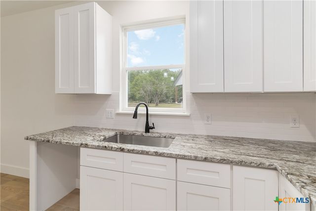 12 Meadow Oak Court, Wimberley, TX 78676