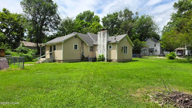 819 S & 819 1/2 Connor Avenue, Joplin, MO 64801