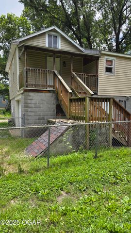 819 S & 819 1/2 Connor Avenue, Joplin, MO 64801