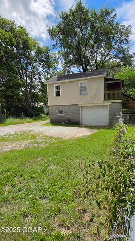 819 S & 819 1/2 Connor Avenue, Joplin, MO 64801