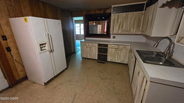 819 S & 819 1/2 Connor Avenue, Joplin, MO 64801