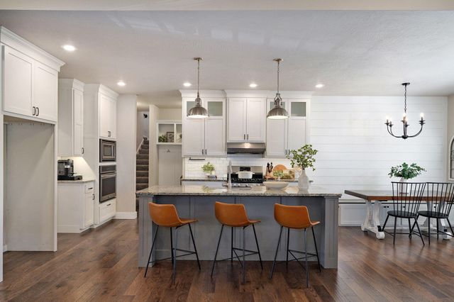 1419 N Rich Hill Circle, Nixa, MO 65714