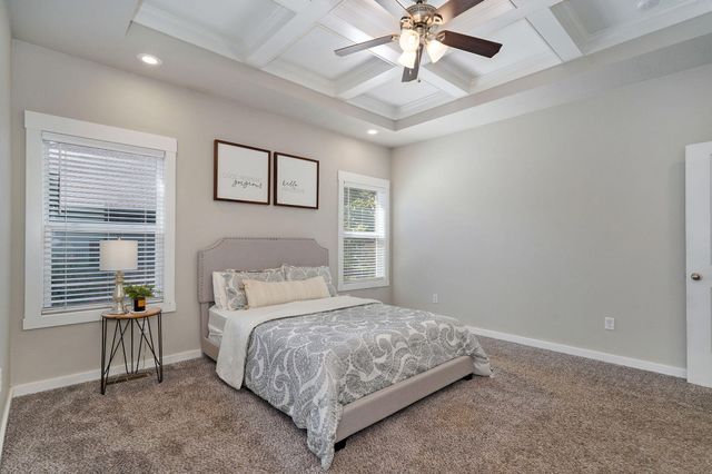 1419 N Rich Hill Circle, Nixa, MO 65714