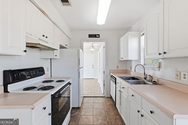 8 Larchmont Court, Savannah, GA 31419