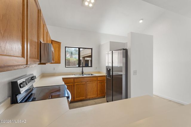 2945 E Windsor Street, Tucson, AZ 85716