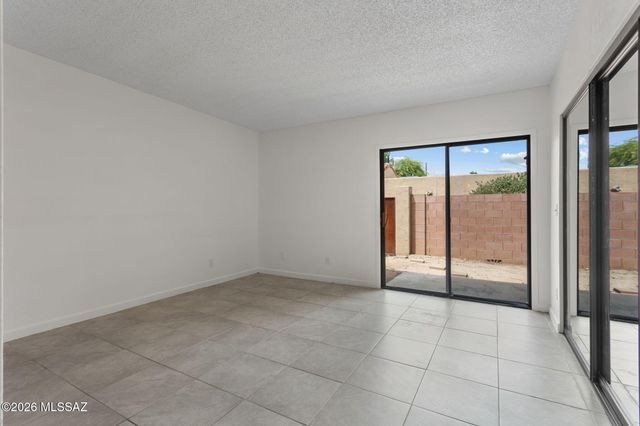 2945 E Windsor Street, Tucson, AZ 85716