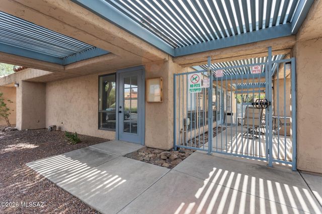 2945 E Windsor Street, Tucson, AZ 85716