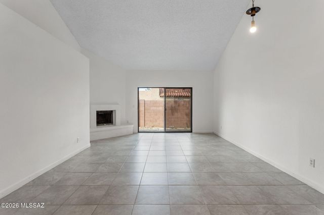 2945 E Windsor Street, Tucson, AZ 85716