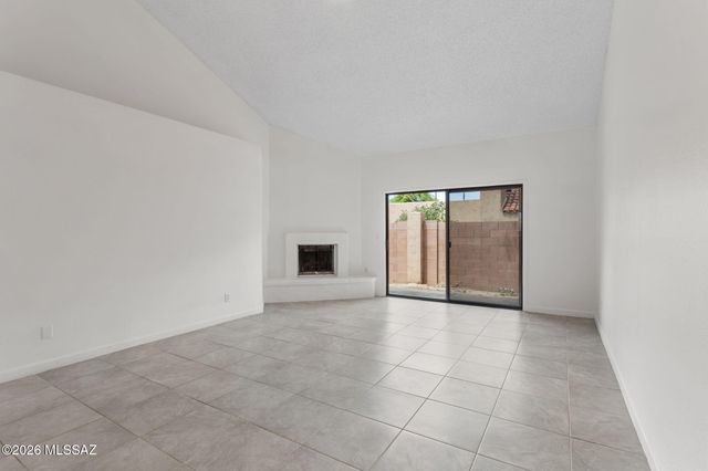 2945 E Windsor Street, Tucson, AZ 85716