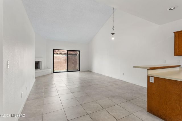 2945 E Windsor Street, Tucson, AZ 85716