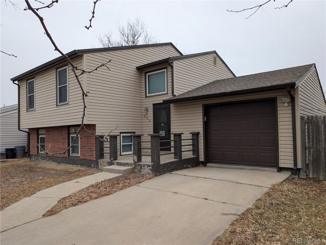 220 Mckinley Drive, Bennett, CO 80102