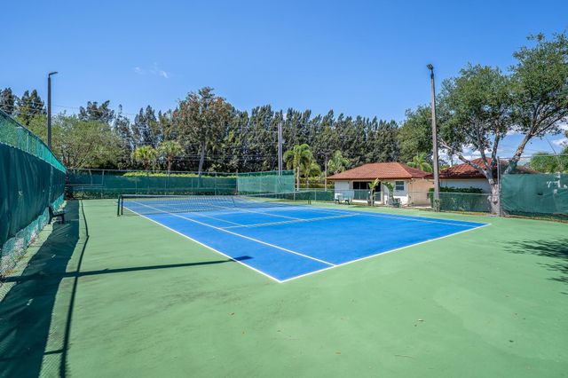 3100 Spanish Wells Dr B, Delray Beach, FL 33445