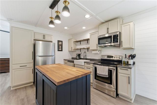 5384 Whitaker Trail NW, Acworth, GA 30101