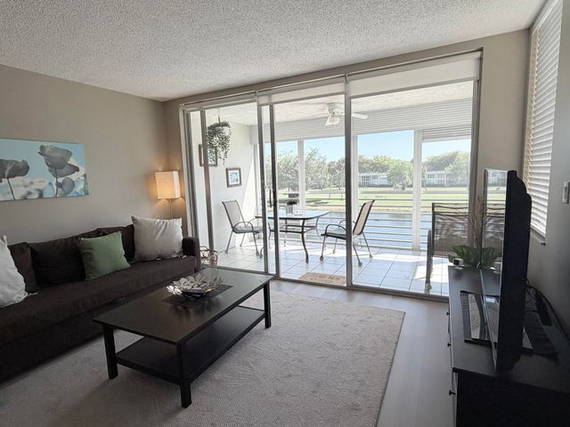 4030 W PALM AIRE Drive 306, Pompano Beach, FL 33069