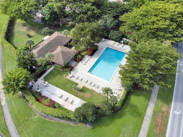 4030 W PALM AIRE Drive 306, Pompano Beach, FL 33069