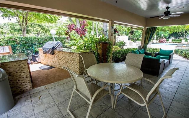 4030 W PALM AIRE Drive 306, Pompano Beach, FL 33069