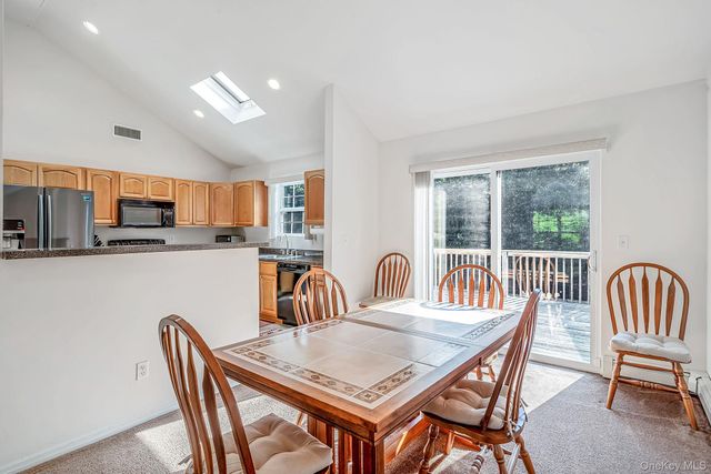 10 Cedar Lane, Medford, NY 11763
