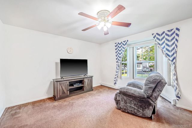 10 Cedar Lane, Medford, NY 11763