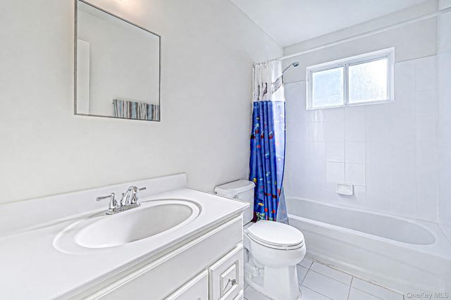10 Cedar Lane, Medford, NY 11763