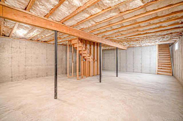 10 Cedar Lane, Medford, NY 11763