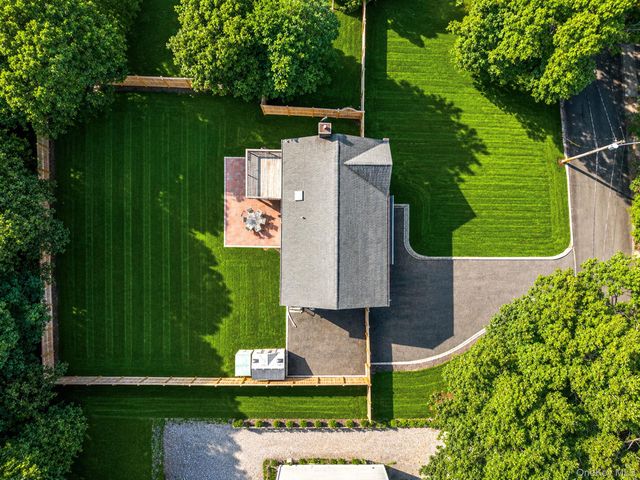 10 Cedar Lane, Medford, NY 11763