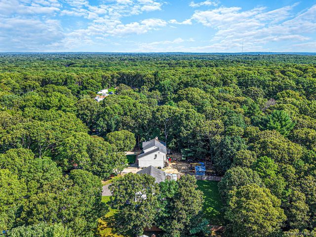 10 Cedar Lane, Medford, NY 11763