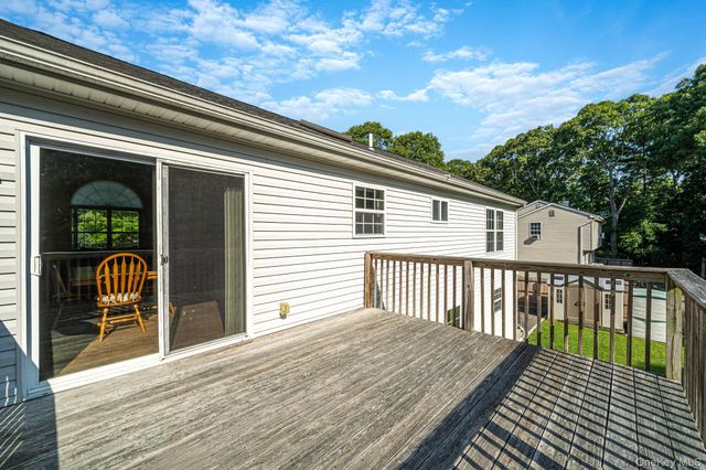 10 Cedar Lane, Medford, NY 11763