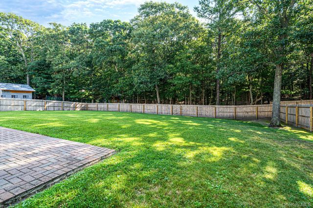 10 Cedar Lane, Medford, NY 11763