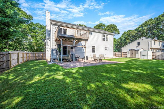10 Cedar Lane, Medford, NY 11763
