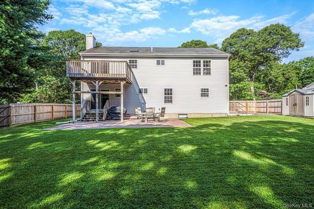 10 Cedar Lane, Medford, NY 11763