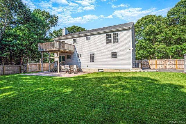 10 Cedar Lane, Medford, NY 11763