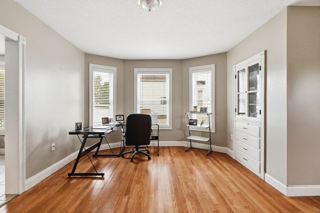 87 Crescent St, Lowell, MA 01851